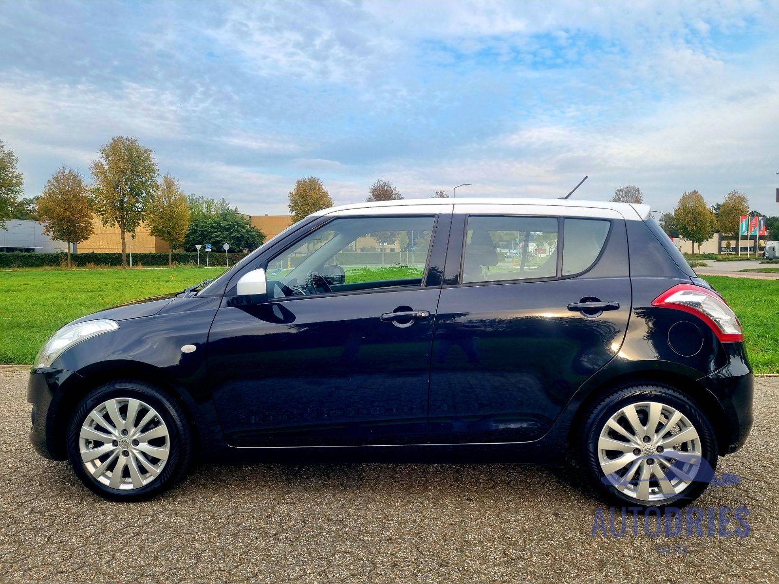 Suzuki Swift Special Two Tone